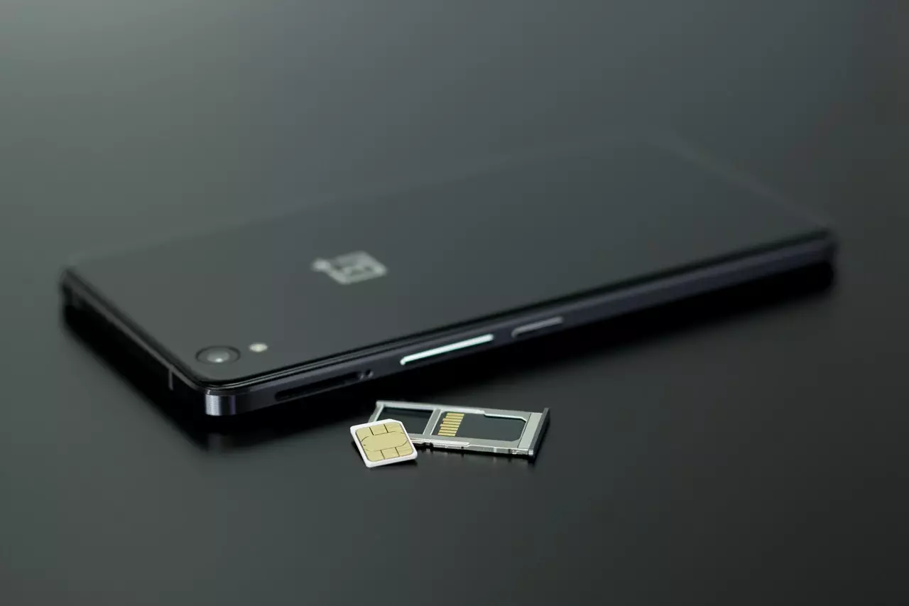 Que Peut Elle Inserer Dans Son Smartphone Pour Augmenter Cette Memoire Stockage et mémoire de votre téléphone