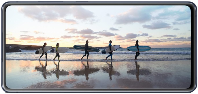 sufer sur la plage dans un smartphone