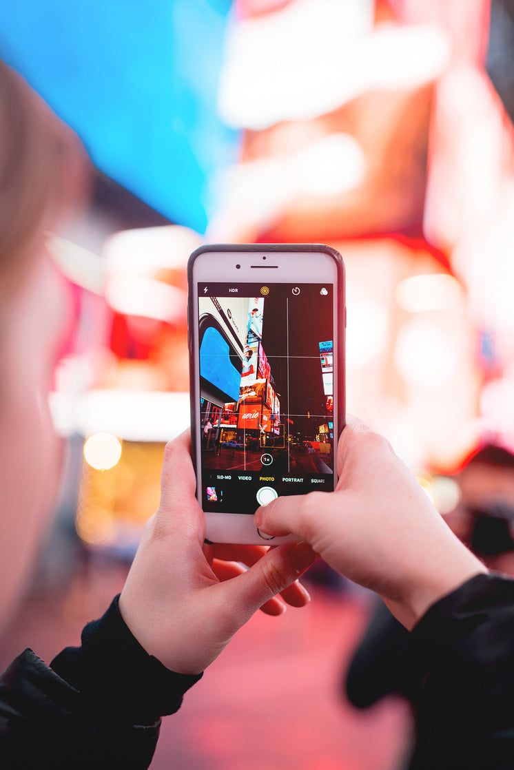 times-square-photo-on-phone